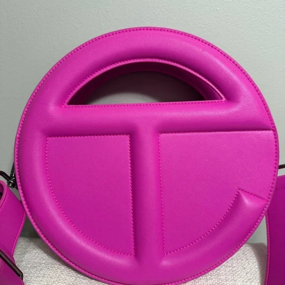 Telfar Circle Bag Azalea Pink – Like New, w/ Dust Bag & Box - Picture 4 of 11